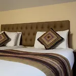 Brogans Bar & 3*