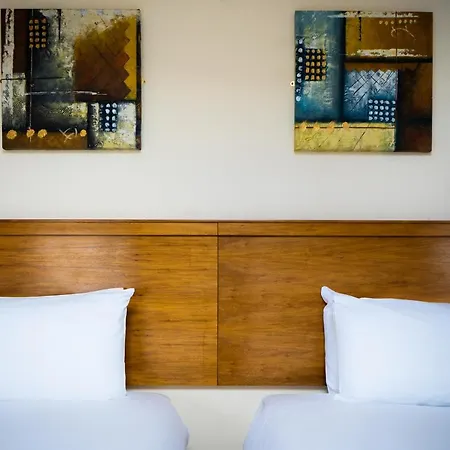 Brogans Bar & Hotel Guest house 3*