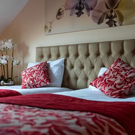 Brogans Bar & Hotel 3*