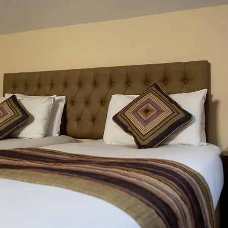 Brogans Bar & Hotel 3*