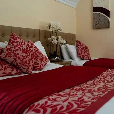 Brogans Bar & Hotel Guest house 3*