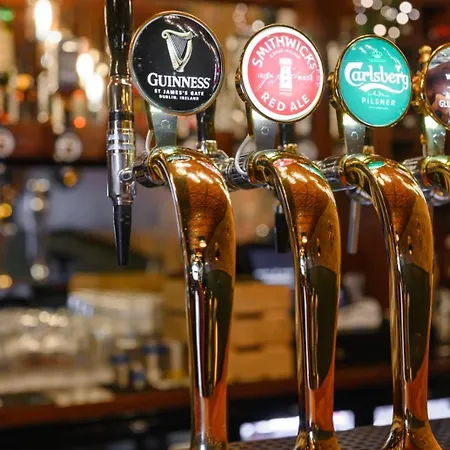 Гостевой дом Brogans Bar & Трим