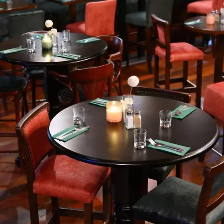 Brogans Bar & Трим