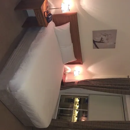 Πανσιόν Brogans Bar &