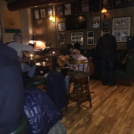 Brogans Bar & בית הארחה