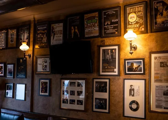 Brogans Bar & 3*