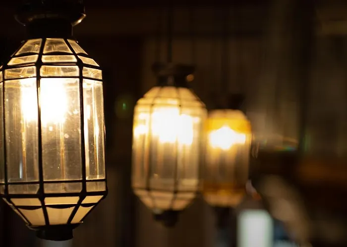 Konukevi Brogans Bar & Trim