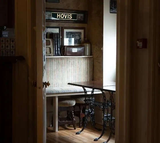 Brogans Bar & 3* Trim