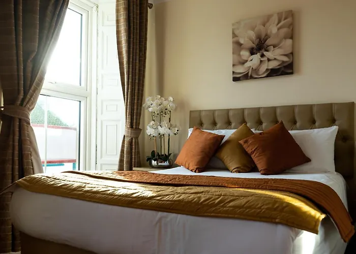 Brogans Bar & Трим