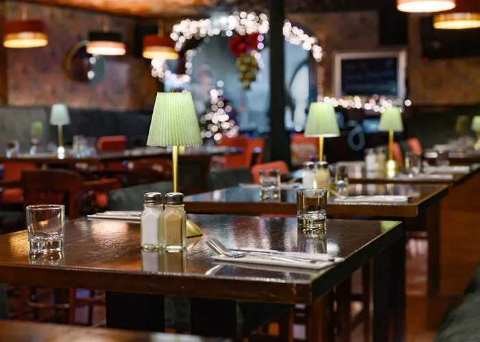 Гостевой дом Brogans Bar & Трим