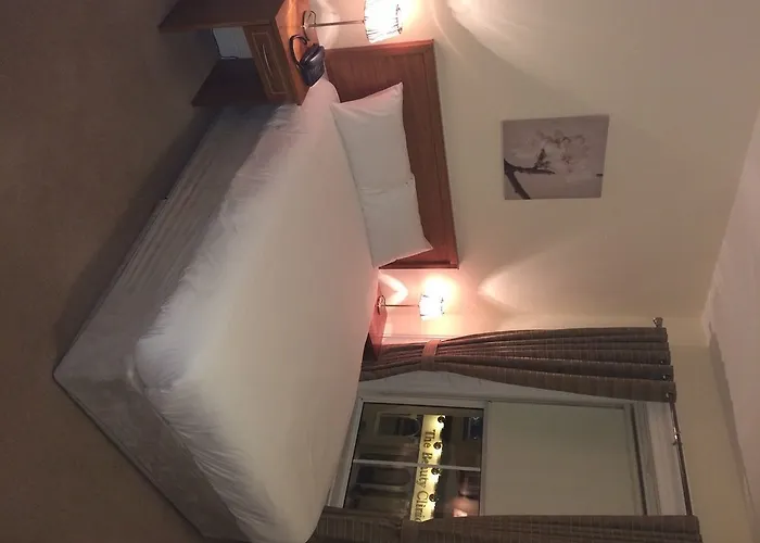 Гостевой дом Brogans Bar &